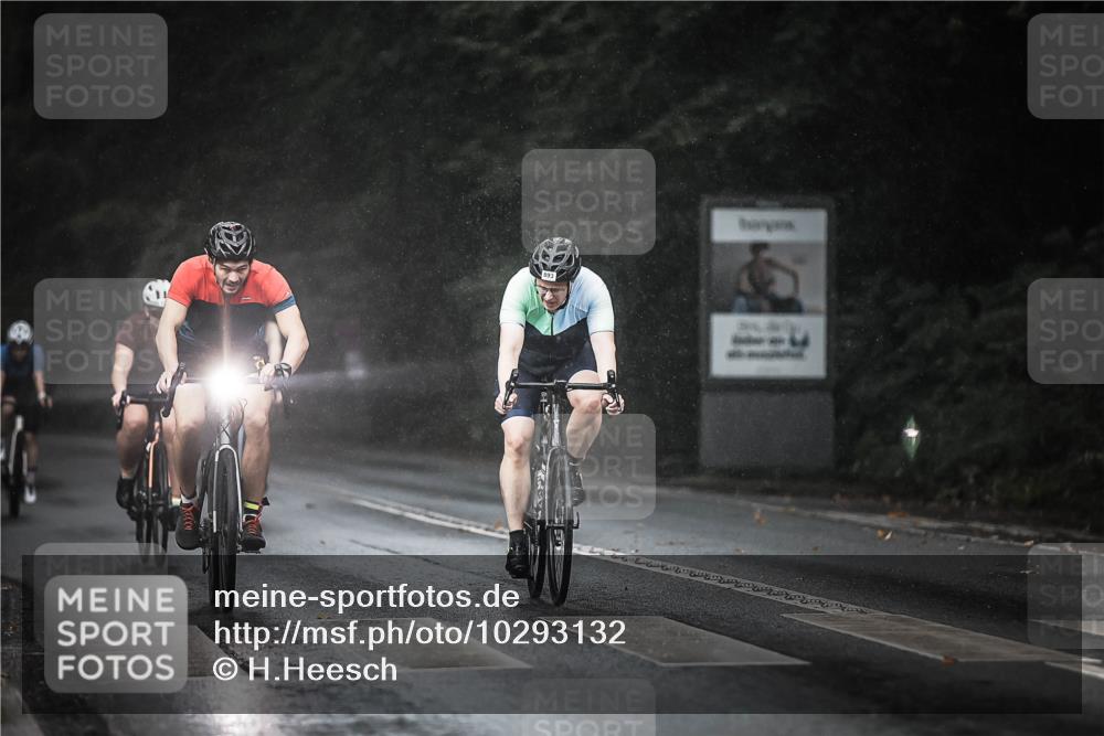 13.09.2026 - Stadtparktriathlon H.Heesch http://msf.ph/oto/10293132 13.09.2026 11:38:51 Radfahren 740, 776, 826, 835, 893, 905 meine-sportfotos.de