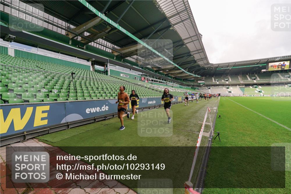 13.09.2026 - 21. swb-Marathon Bremen Michael Burmester http://msf.ph/oto/10293149 13.09.2026 10:31:00 Laufen im Stadion 10141, 10146, 10174, 10193, 10218, 10222, 10227, 10233, 10253, 10281, 10284, 10304, 10339, 10359, 10392, 10448, 10452, 10467, 10471, 10478, 10479, 10515, 10529, 10543, 10555, 10577, 10579, 10585, 10588, 10589, 10608, 10610, 10626, 10631, 10641, 10652, 10684, 10685, 10704, 10708, 10714, 10725, 10734, 10757, 10761, 10764, 10765, 10780, 10808, 10821, 10822, 10825, 10827, 10837, 10838, 10862, 10863, 10884, 10886, 10887, 10906, 10984, 11002, 11038, 11350, 11379 meine-sportfotos.de
