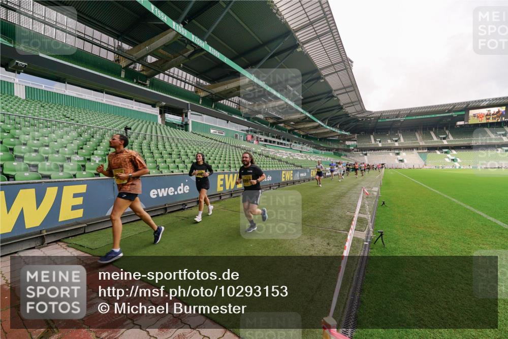 13.09.2026 - 21. swb-Marathon Bremen Michael Burmester http://msf.ph/oto/10293153 13.09.2026 10:31:01 Laufen im Stadion 10141, 10146, 10174, 10193, 10218, 10222, 10227, 10233, 10281, 10284, 10304, 10339, 10359, 10392, 10448, 10452, 10467, 10471, 10478, 10479, 10515, 10529, 10543, 10555, 10577, 10579, 10585, 10588, 10589, 10608, 10610, 10626, 10631, 10641, 10652, 10684, 10685, 10704, 10708, 10714, 10725, 10734, 10757, 10761, 10764, 10765, 10780, 10808, 10821, 10822, 10827, 10837, 10838, 10862, 10863, 10884, 10886, 10887, 10906, 10984, 11002, 11038, 11350, 11379 meine-sportfotos.de