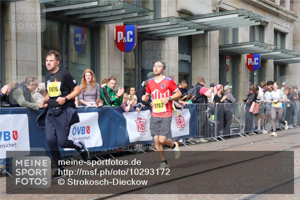 13.09.2026 - 21. swb-Marathon Bremen Strokosch-Dieckow http://msf.ph/oto/10293172 13.09.2026 10:45:43 Ziel 10436, 10447, 10992, 11762, 11925, 11956, 12033, 12069, 12556, 12557, 13529, 13609, 13612, 13640, 10318, 10352, 10464, 10536, 10541, 10583, 10987, 11015, 11063, 11088, 11209, 11232, 11279, 11478, 11559, 11749, 11762, 11835, 11845, 12087, 12290, 12355, 12534, 13532, 13595, 13628 meine-sportfotos.de