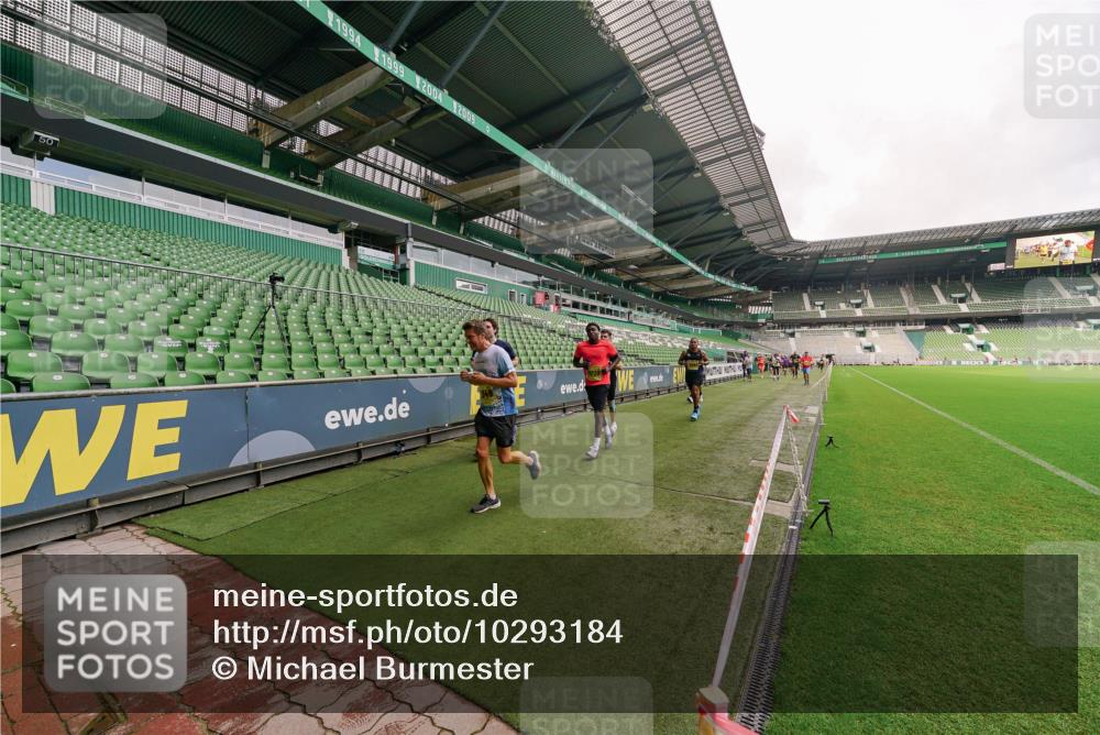13.09.2026 - 21. swb-Marathon Bremen Michael Burmester http://msf.ph/oto/10293184 13.09.2026 10:31:10 Laufen im Stadion 10141, 10146, 10174, 10193, 10222, 10227, 10233, 10255, 10281, 10284, 10304, 10339, 10359, 10392, 10448, 10452, 10467, 10471, 10478, 10479, 10503, 10515, 10529, 10543, 10555, 10577, 10579, 10585, 10588, 10589, 10608, 10610, 10626, 10631, 10641, 10652, 10684, 10685, 10704, 10708, 10714, 10725, 10734, 10757, 10761, 10764, 10765, 10780, 10808, 10821, 10822, 10827, 10837, 10838, 10862, 10863, 10884, 10886, 10887, 10906, 10984, 11002, 11038, 11350, 11379 meine-sportfotos.de