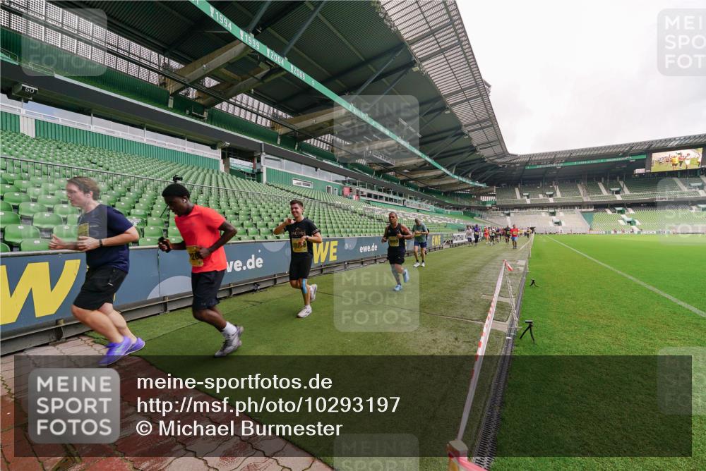 13.09.2026 - 21. swb-Marathon Bremen Michael Burmester http://msf.ph/oto/10293197 13.09.2026 10:31:12 Laufen im Stadion 10141, 10146, 10174, 10193, 10222, 10227, 10233, 10255, 10281, 10284, 10304, 10339, 10359, 10392, 10448, 10452, 10471, 10478, 10479, 10503, 10515, 10529, 10543, 10555, 10577, 10579, 10588, 10589, 10608, 10610, 10626, 10631, 10641, 10652, 10684, 10685, 10704, 10708, 10714, 10725, 10734, 10757, 10761, 10764, 10765, 10780, 10808, 10821, 10822, 10827, 10837, 10838, 10862, 10863, 10884, 10886, 10887, 10906, 10984, 11002, 11038, 11350, 11379 meine-sportfotos.de