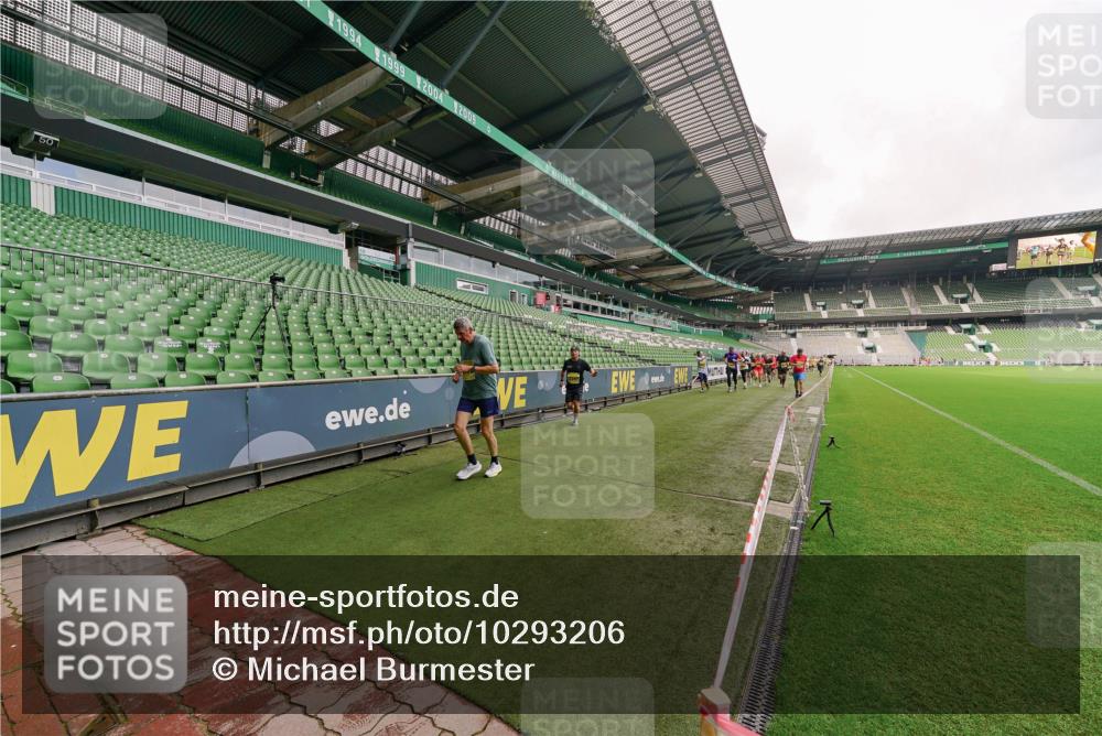 13.09.2026 - 21. swb-Marathon Bremen Michael Burmester http://msf.ph/oto/10293206 13.09.2026 10:31:14 Laufen im Stadion 10141, 10146, 10174, 10193, 10222, 10227, 10233, 10255, 10281, 10284, 10304, 10339, 10359, 10392, 10448, 10452, 10471, 10478, 10479, 10503, 10515, 10529, 10543, 10555, 10577, 10579, 10588, 10589, 10608, 10610, 10626, 10631, 10641, 10652, 10684, 10685, 10704, 10708, 10714, 10725, 10757, 10764, 10765, 10780, 10808, 10821, 10822, 10827, 10837, 10838, 10862, 10863, 10884, 10886, 10887, 10906, 10984, 11002, 11038, 11350, 11379 meine-sportfotos.de