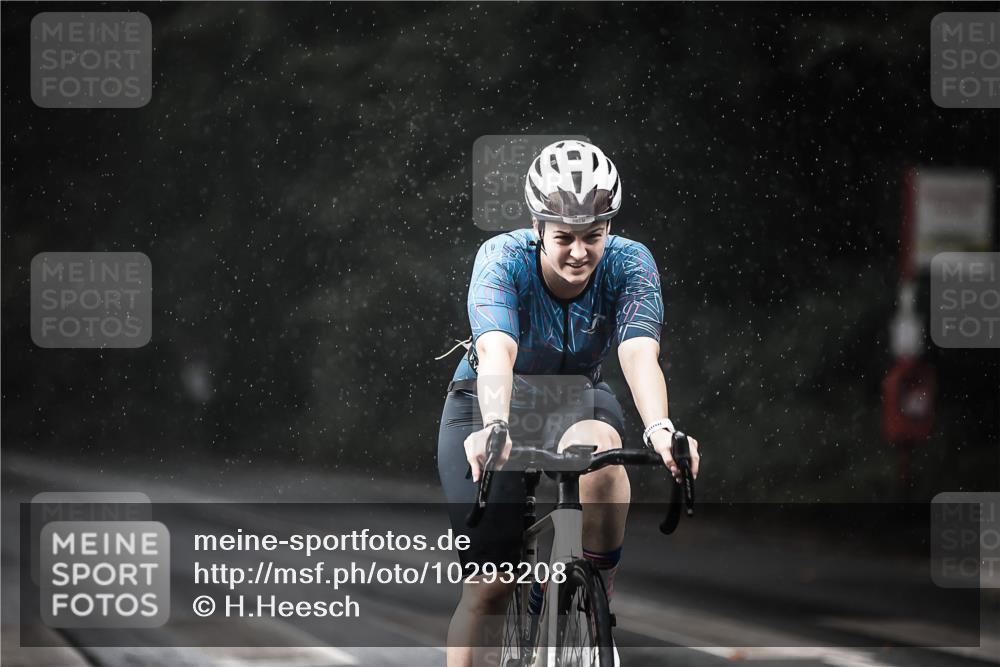 13.09.2026 - Stadtparktriathlon H.Heesch http://msf.ph/oto/10293208 13.09.2026 11:38:56 Radfahren 740, 781, 826, 835, 893, 905 meine-sportfotos.de