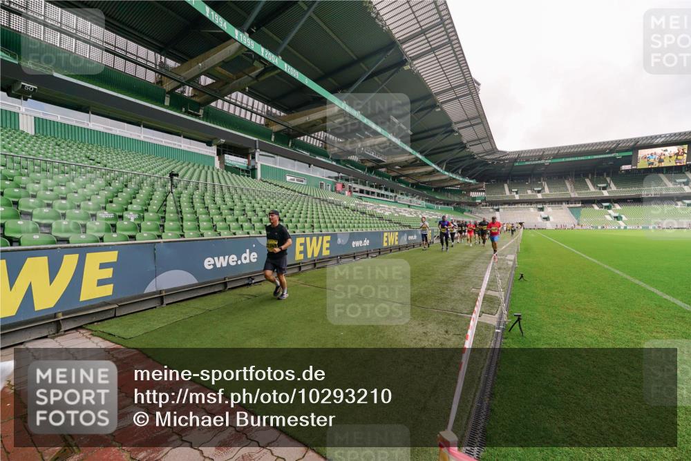 13.09.2026 - 21. swb-Marathon Bremen Michael Burmester http://msf.ph/oto/10293210 13.09.2026 10:31:15 Laufen im Stadion 10141, 10146, 10174, 10193, 10222, 10227, 10233, 10255, 10281, 10284, 10304, 10339, 10359, 10392, 10448, 10452, 10471, 10478, 10479, 10503, 10515, 10529, 10540, 10543, 10555, 10577, 10579, 10588, 10589, 10608, 10610, 10626, 10631, 10641, 10652, 10684, 10685, 10703, 10704, 10708, 10714, 10725, 10757, 10764, 10765, 10780, 10808, 10821, 10822, 10837, 10838, 10862, 10863, 10884, 10886, 10887, 10906, 10984, 11002, 11038, 11350, 11379 meine-sportfotos.de