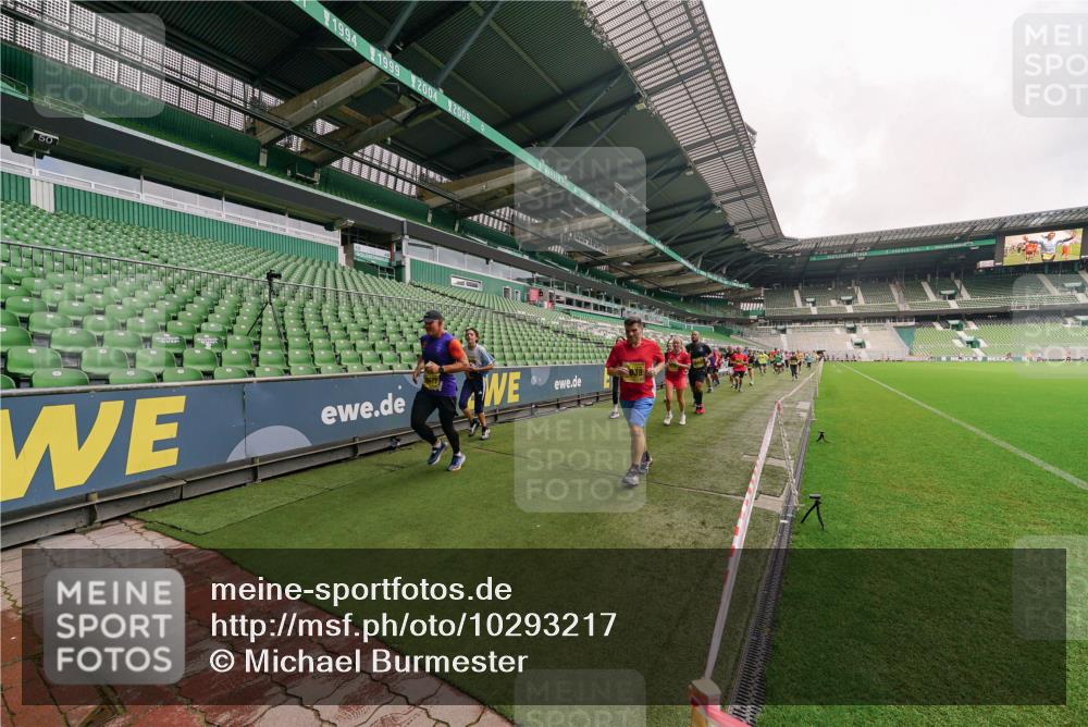13.09.2026 - 21. swb-Marathon Bremen Michael Burmester http://msf.ph/oto/10293217 13.09.2026 10:31:19 Laufen im Stadion 10141, 10146, 10174, 10193, 10222, 10227, 10233, 10255, 10281, 10284, 10304, 10339, 10359, 10392, 10443, 10448, 10452, 10471, 10478, 10479, 10503, 10515, 10529, 10540, 10543, 10555, 10577, 10579, 10588, 10589, 10608, 10610, 10626, 10631, 10641, 10646, 10652, 10684, 10685, 10703, 10704, 10708, 10714, 10725, 10757, 10765, 10780, 10808, 10821, 10822, 10837, 10838, 10862, 10863, 10884, 10886, 10887, 10906, 10984, 11002, 11038, 11350, 11379 meine-sportfotos.de