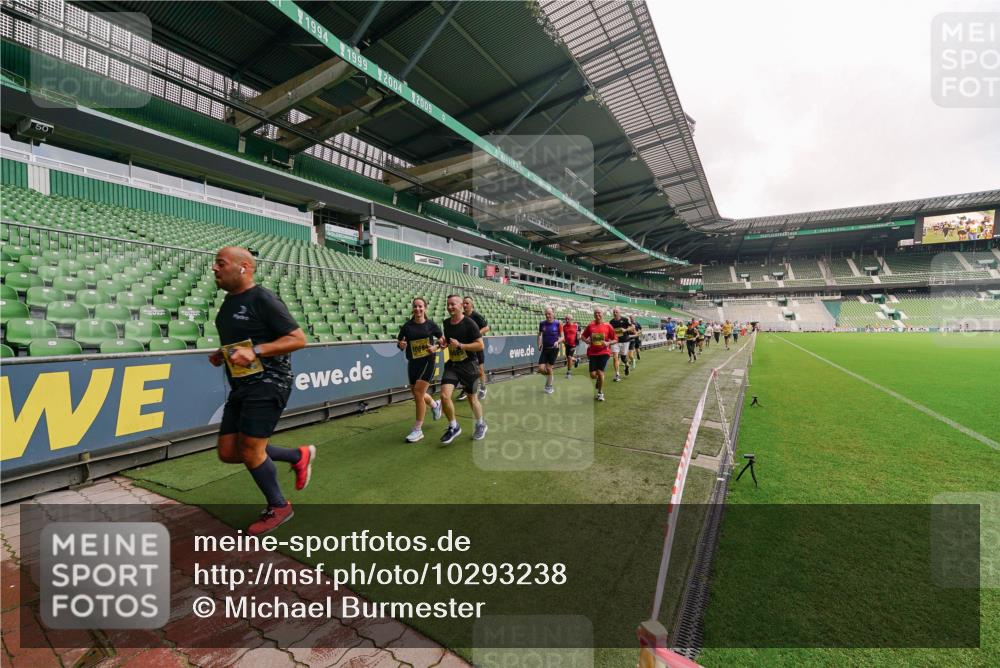 13.09.2026 - 21. swb-Marathon Bremen Michael Burmester http://msf.ph/oto/10293238 13.09.2026 10:31:22 Laufen im Stadion 10141, 10146, 10174, 10193, 10222, 10227, 10233, 10246, 10255, 10281, 10284, 10304, 10339, 10359, 10392, 10443, 10448, 10452, 10471, 10478, 10479, 10503, 10515, 10529, 10540, 10543, 10555, 10577, 10579, 10588, 10589, 10608, 10610, 10626, 10631, 10641, 10646, 10652, 10684, 10685, 10703, 10704, 10708, 10714, 10725, 10757, 10765, 10780, 10808, 10821, 10822, 10837, 10838, 10862, 10863, 10884, 10886, 10887, 10906, 10984, 11002, 11038, 11350, 11379 meine-sportfotos.de