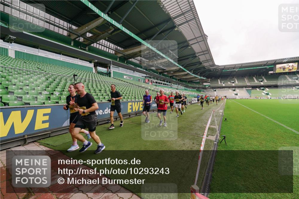 13.09.2026 - 21. swb-Marathon Bremen Michael Burmester http://msf.ph/oto/10293243 13.09.2026 10:31:23 Laufen im Stadion 10141, 10146, 10174, 10193, 10222, 10227, 10233, 10246, 10255, 10281, 10284, 10304, 10339, 10359, 10392, 10443, 10448, 10452, 10471, 10478, 10479, 10503, 10515, 10529, 10540, 10543, 10555, 10577, 10579, 10588, 10589, 10608, 10610, 10626, 10631, 10641, 10646, 10652, 10684, 10685, 10703, 10704, 10708, 10714, 10725, 10757, 10765, 10780, 10808, 10821, 10822, 10837, 10838, 10862, 10863, 10884, 10886, 10887, 10906, 10984, 11002, 11038, 11350, 11379 meine-sportfotos.de