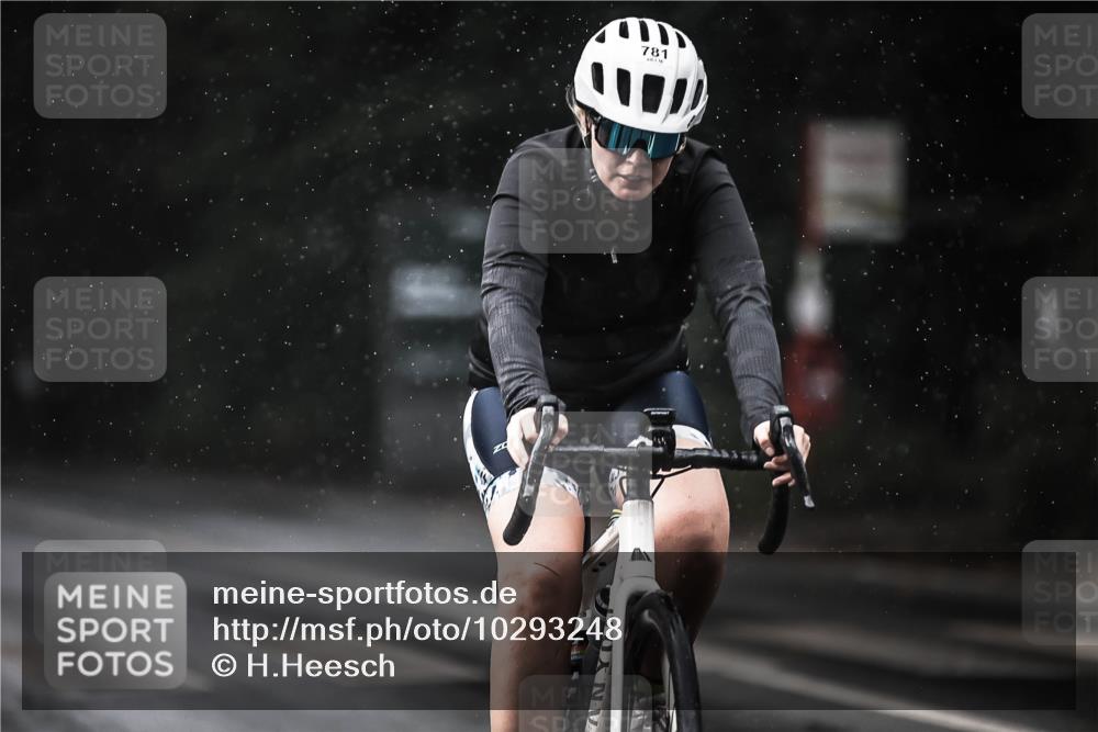 13.09.2026 - Stadtparktriathlon H.Heesch http://msf.ph/oto/10293248 13.09.2026 11:39:01 Radfahren 740, 781 meine-sportfotos.de