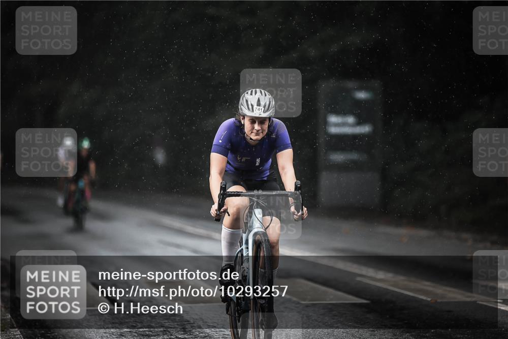 13.09.2026 - Stadtparktriathlon H.Heesch http://msf.ph/oto/10293257 13.09.2026 11:39:15 Radfahren 741, 800, 870 meine-sportfotos.de