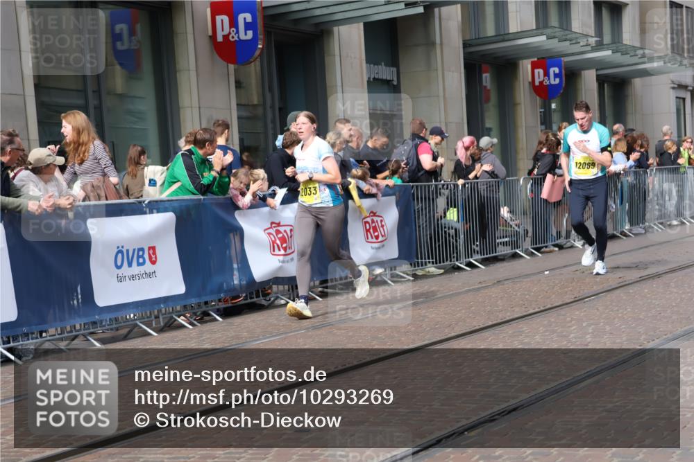 13.09.2026 - 21. swb-Marathon Bremen Strokosch-Dieckow http://msf.ph/oto/10293269 13.09.2026 10:45:46 Ziel 10436, 10447, 10992, 11706, 11925, 11956, 12033, 12069, 12556, 12557, 13529, 13609, 13612, 13640, 10318, 10352, 10464, 10536, 10541, 10583, 10987, 11015, 11063, 11088, 11209, 11232, 11279, 11559, 11749, 11762, 11845, 12033, 12087, 12290, 12355, 12534, 13532, 13595, 13628 meine-sportfotos.de