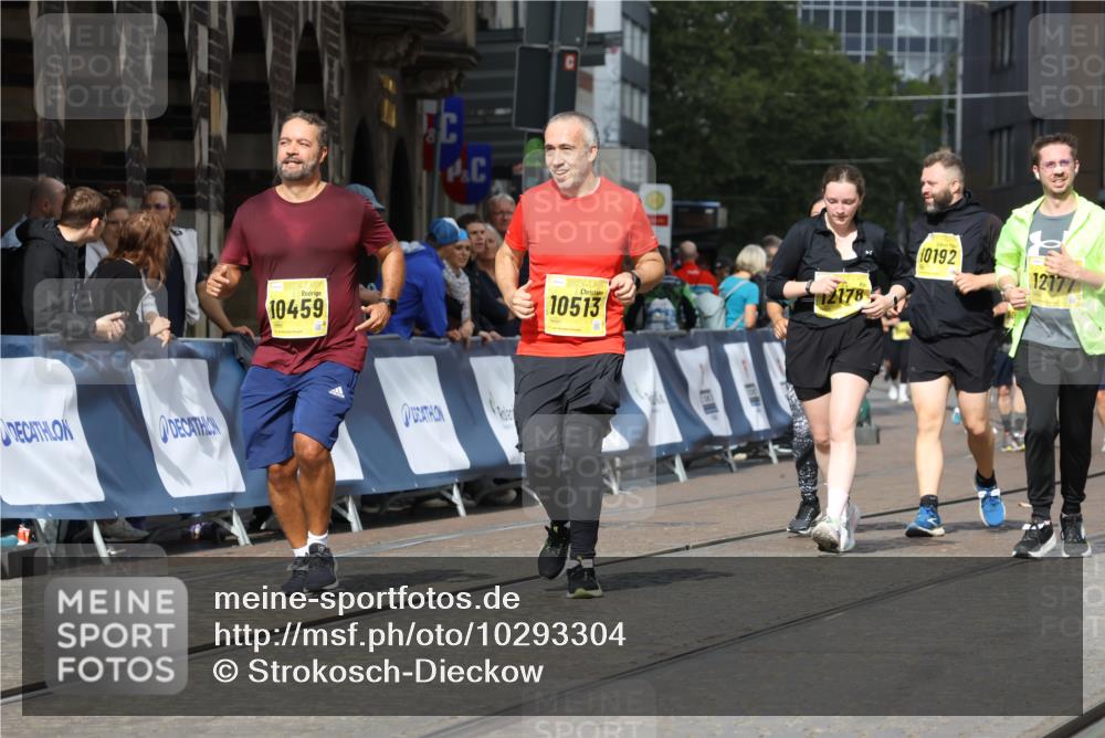 13.09.2026 - 21. swb-Marathon Bremen Strokosch-Dieckow http://msf.ph/oto/10293304 13.09.2026 11:18:17 Ziel 10137, 10713, 11367, 11482, 11808, 11932, 11943, 12023, 12226, 12321, 12373, 10176, 10535, 10651, 10895, 10899 meine-sportfotos.de