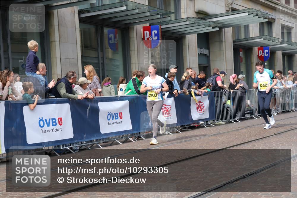 13.09.2026 - 21. swb-Marathon Bremen Strokosch-Dieckow http://msf.ph/oto/10293305 13.09.2026 10:45:46 Ziel 10436, 10447, 10992, 11706, 11925, 11956, 12033, 12069, 12556, 12557, 13529, 13609, 13612, 13640, 10318, 10352, 10464, 10536, 10541, 10583, 10987, 11015, 11063, 11088, 11209, 11232, 11279, 11559, 11749, 11762, 11845, 12033, 12087, 12290, 12355, 12534, 13532, 13595, 13628 meine-sportfotos.de