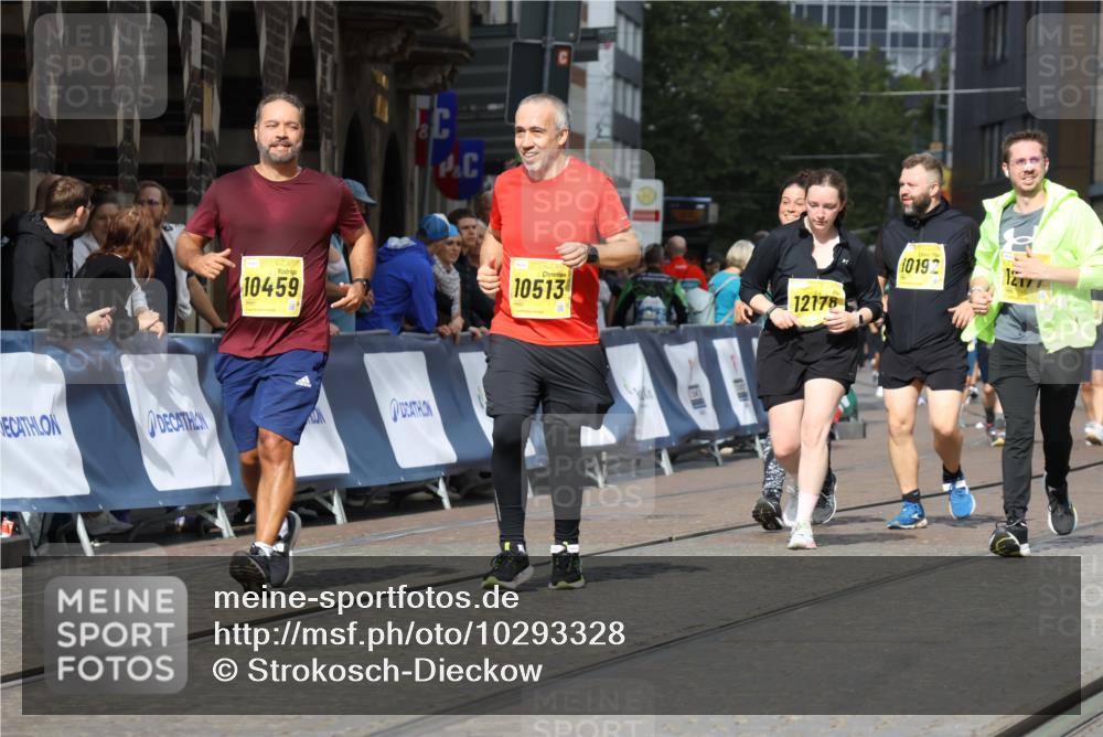 13.09.2026 - 21. swb-Marathon Bremen Strokosch-Dieckow http://msf.ph/oto/10293328 13.09.2026 11:18:18 Ziel 10137, 10713, 11367, 11482, 11808, 11829, 11943, 12023, 12321, 12373, 10176, 10194, 10535, 10600, 10651, 10895, 10899 meine-sportfotos.de