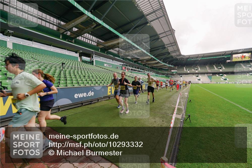13.09.2026 - 21. swb-Marathon Bremen Michael Burmester http://msf.ph/oto/10293332 13.09.2026 10:31:36 Laufen im Stadion 10141, 10146, 10174, 10222, 10227, 10246, 10255, 10256, 10281, 10284, 10304, 10339, 10359, 10410, 10443, 10448, 10471, 10478, 10479, 10503, 10515, 10517, 10518, 10529, 10540, 10543, 10555, 10577, 10579, 10588, 10589, 10608, 10610, 10626, 10631, 10641, 10646, 10684, 10685, 10690, 10703, 10704, 10707, 10708, 10714, 10725, 10757, 10765, 10780, 10821, 10822, 10837, 10838, 10862, 10863, 10884, 10886, 10984, 11038, 11350, 11379 meine-sportfotos.de