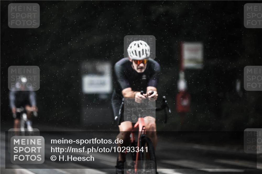 13.09.2026 - Stadtparktriathlon H.Heesch http://msf.ph/oto/10293341 13.09.2026 11:39:23 Radfahren 653, 800, 859, 865, 870 meine-sportfotos.de