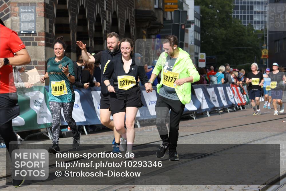 13.09.2026 - 21. swb-Marathon Bremen Strokosch-Dieckow http://msf.ph/oto/10293346 13.09.2026 11:18:21 Ziel 10137, 10713, 11482, 11808, 11829, 11943, 12023, 12321, 12373, 10176, 10194, 10535, 10600, 10895, 10899, 12371, 12561 meine-sportfotos.de