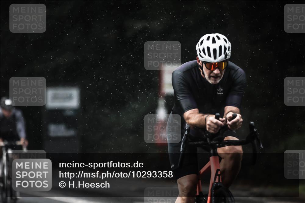 13.09.2026 - Stadtparktriathlon H.Heesch http://msf.ph/oto/10293358 13.09.2026 11:39:24 Radfahren 653, 800, 859, 865, 870 meine-sportfotos.de