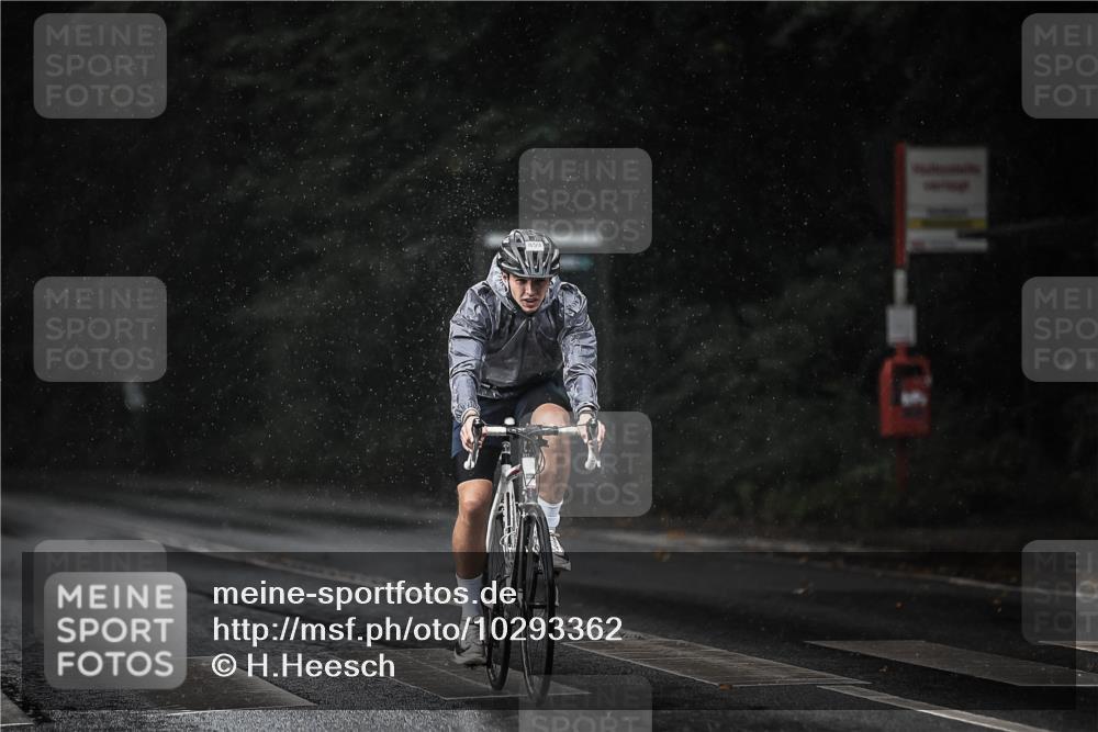 13.09.2026 - Stadtparktriathlon H.Heesch http://msf.ph/oto/10293362 13.09.2026 11:39:24 Radfahren 653, 800, 859, 865, 870 meine-sportfotos.de