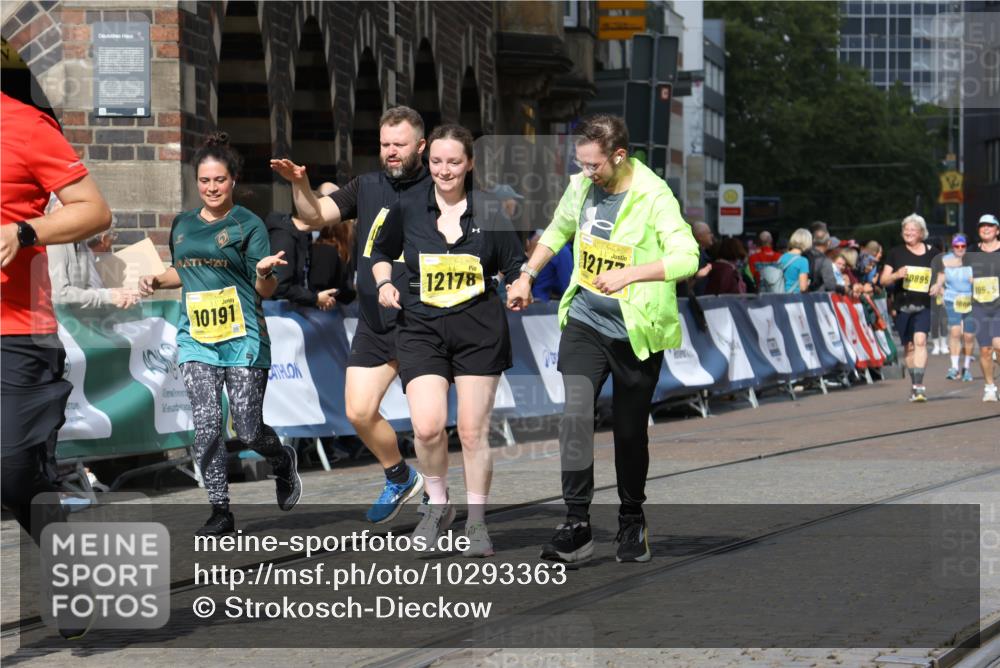 13.09.2026 - 21. swb-Marathon Bremen Strokosch-Dieckow http://msf.ph/oto/10293363 13.09.2026 11:18:21 Ziel 10137, 10713, 11482, 11808, 11829, 11943, 12023, 12321, 12373, 10176, 10194, 10535, 10600, 10895, 10899, 12371, 12561 meine-sportfotos.de