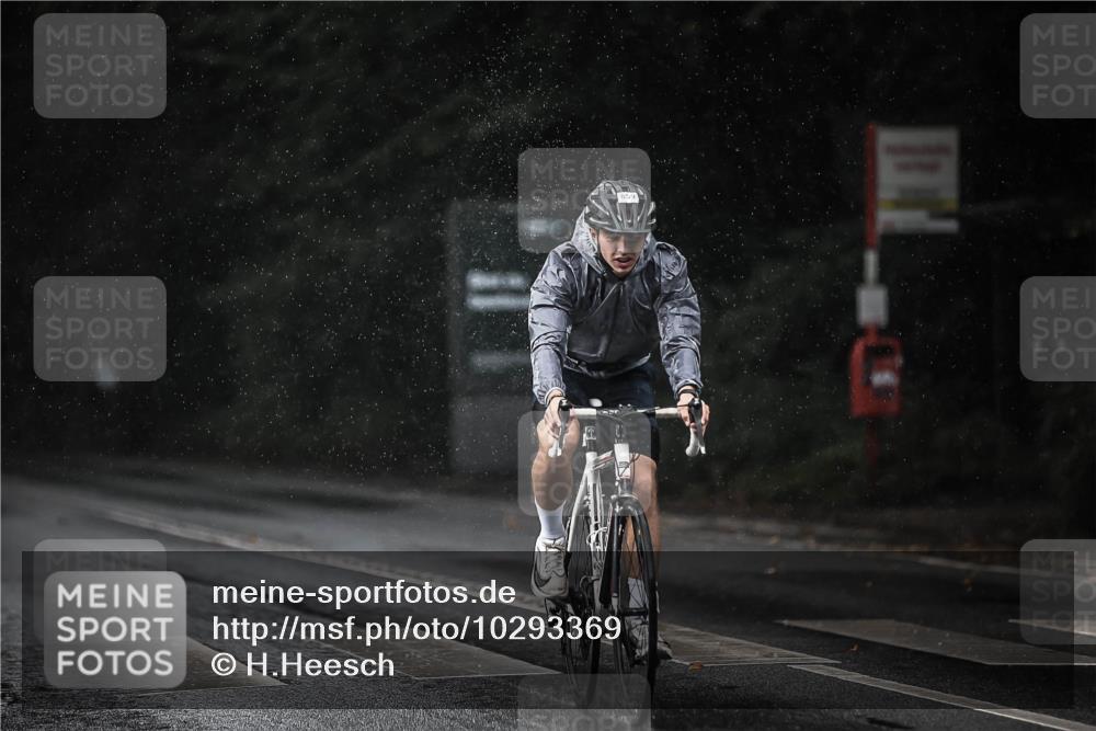 13.09.2026 - Stadtparktriathlon H.Heesch http://msf.ph/oto/10293369 13.09.2026 11:39:24 Radfahren 653, 800, 859, 865, 870 meine-sportfotos.de