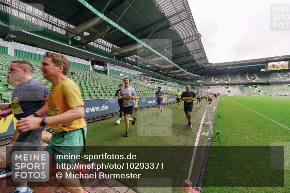 13.09.2026 - 21. swb-Marathon Bremen Michael Burmester http://msf.ph/oto/10293371 13.09.2026 10:31:44 Laufen im Stadion 10141, 10146, 10174, 10222, 10226, 10227, 10243, 10246, 10255, 10256, 10281, 10284, 10304, 10322, 10339, 10359, 10365, 10410, 10443, 10448, 10471, 10478, 10479, 10503, 10515, 10517, 10518, 10529, 10540, 10543, 10555, 10565, 10577, 10579, 10588, 10589, 10608, 10610, 10626, 10631, 10646, 10670, 10684, 10685, 10690, 10703, 10704, 10707, 10708, 10714, 10721, 10725, 10757, 10765, 10821, 10822, 10838, 10862, 10863, 10884, 10886, 10984, 11038, 11350, 11379 meine-sportfotos.de
