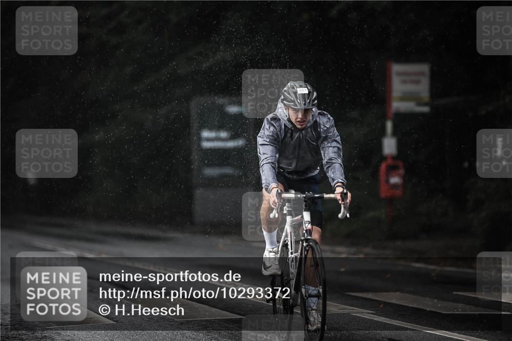 13.09.2026 - Stadtparktriathlon H.Heesch http://msf.ph/oto/10293372 13.09.2026 11:39:25 Radfahren 653, 800, 859, 865, 870 meine-sportfotos.de