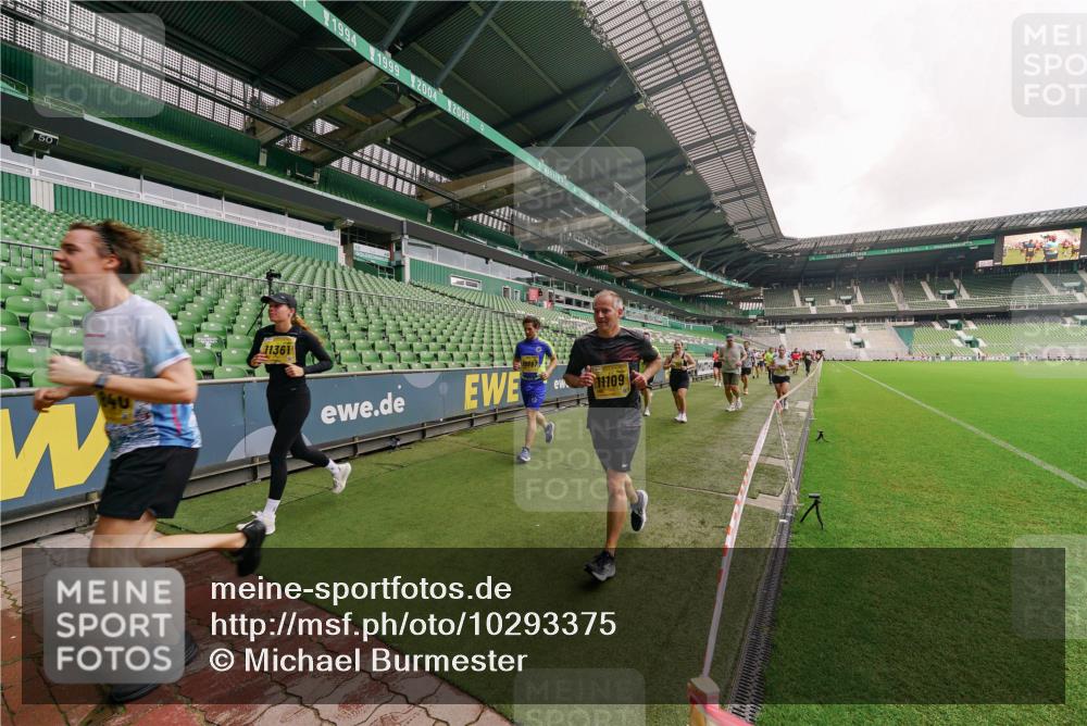 13.09.2026 - 21. swb-Marathon Bremen Michael Burmester http://msf.ph/oto/10293375 13.09.2026 10:31:45 Laufen im Stadion 10141, 10146, 10174, 10222, 10226, 10227, 10243, 10246, 10255, 10256, 10281, 10284, 10304, 10322, 10339, 10359, 10365, 10410, 10443, 10448, 10471, 10478, 10479, 10503, 10515, 10517, 10518, 10529, 10540, 10543, 10555, 10565, 10577, 10579, 10588, 10589, 10608, 10610, 10626, 10631, 10646, 10670, 10684, 10685, 10690, 10703, 10704, 10707, 10708, 10714, 10721, 10725, 10757, 10765, 10821, 10822, 10838, 10862, 10863, 10884, 10886, 11038, 11350, 11379 meine-sportfotos.de