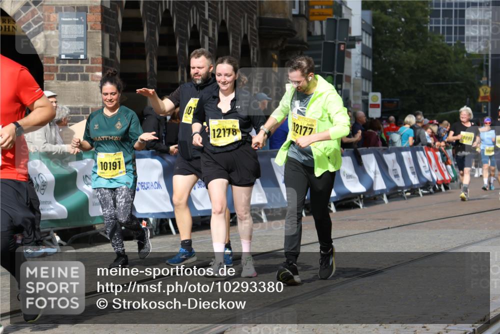 13.09.2026 - 21. swb-Marathon Bremen Strokosch-Dieckow http://msf.ph/oto/10293380 13.09.2026 11:18:21 Ziel 10137, 10713, 11482, 11808, 11829, 11943, 12023, 12321, 12373, 10176, 10194, 10535, 10600, 10895, 10899, 12371, 12561 meine-sportfotos.de