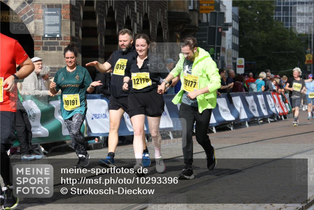 13.09.2026 - 21. swb-Marathon Bremen Strokosch-Dieckow http://msf.ph/oto/10293396 13.09.2026 11:18:22 Ziel 10137, 10713, 11482, 11808, 11829, 11943, 12023, 12321, 12373, 10176, 10194, 10535, 10600, 10895, 10899, 10997, 12371, 12561 meine-sportfotos.de