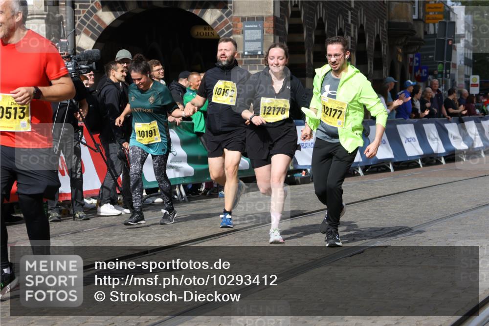 13.09.2026 - 21. swb-Marathon Bremen Strokosch-Dieckow http://msf.ph/oto/10293412 13.09.2026 11:18:23 Ziel 10137, 10459, 10513, 10713, 11482, 11808, 11829, 11943, 12023, 12373, 10176, 10194, 10535, 10600, 10895, 10899, 10997, 12371, 12561 meine-sportfotos.de