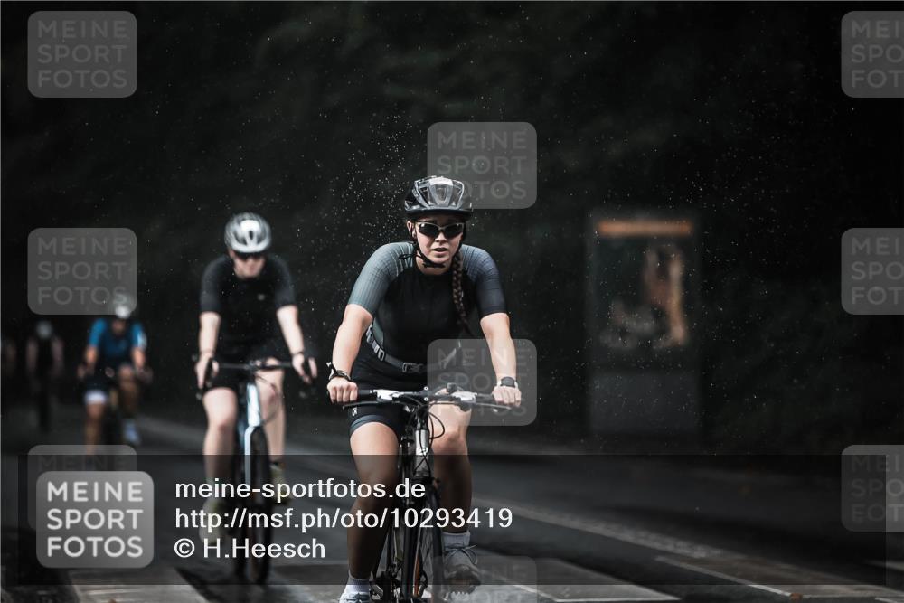 13.09.2026 - Stadtparktriathlon H.Heesch http://msf.ph/oto/10293419 13.09.2026 11:39:33 Radfahren 737, 757, 825, 917 meine-sportfotos.de