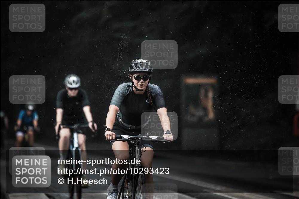 13.09.2026 - Stadtparktriathlon H.Heesch http://msf.ph/oto/10293423 13.09.2026 11:39:33 Radfahren 737, 757, 825, 917 meine-sportfotos.de