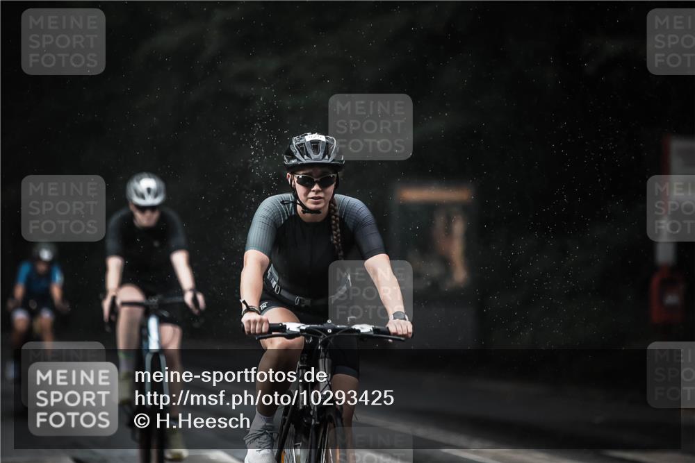 13.09.2026 - Stadtparktriathlon H.Heesch http://msf.ph/oto/10293425 13.09.2026 11:39:33 Radfahren 737, 757, 825, 917 meine-sportfotos.de