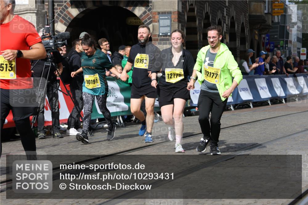 13.09.2026 - 21. swb-Marathon Bremen Strokosch-Dieckow http://msf.ph/oto/10293431 13.09.2026 11:18:23 Ziel 10137, 10459, 10513, 10713, 11482, 11808, 11829, 11943, 12023, 12373, 10176, 10194, 10535, 10600, 10895, 10899, 10997, 12371, 12561 meine-sportfotos.de