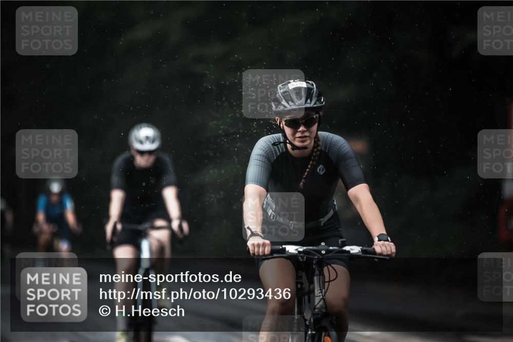 13.09.2026 - Stadtparktriathlon H.Heesch http://msf.ph/oto/10293436 13.09.2026 11:39:33 Radfahren 737, 757, 825, 917 meine-sportfotos.de