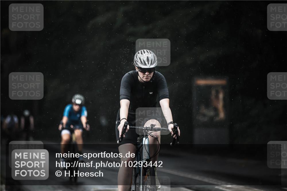 13.09.2026 - Stadtparktriathlon H.Heesch http://msf.ph/oto/10293442 13.09.2026 11:39:34 Radfahren 737, 757, 825, 917 meine-sportfotos.de
