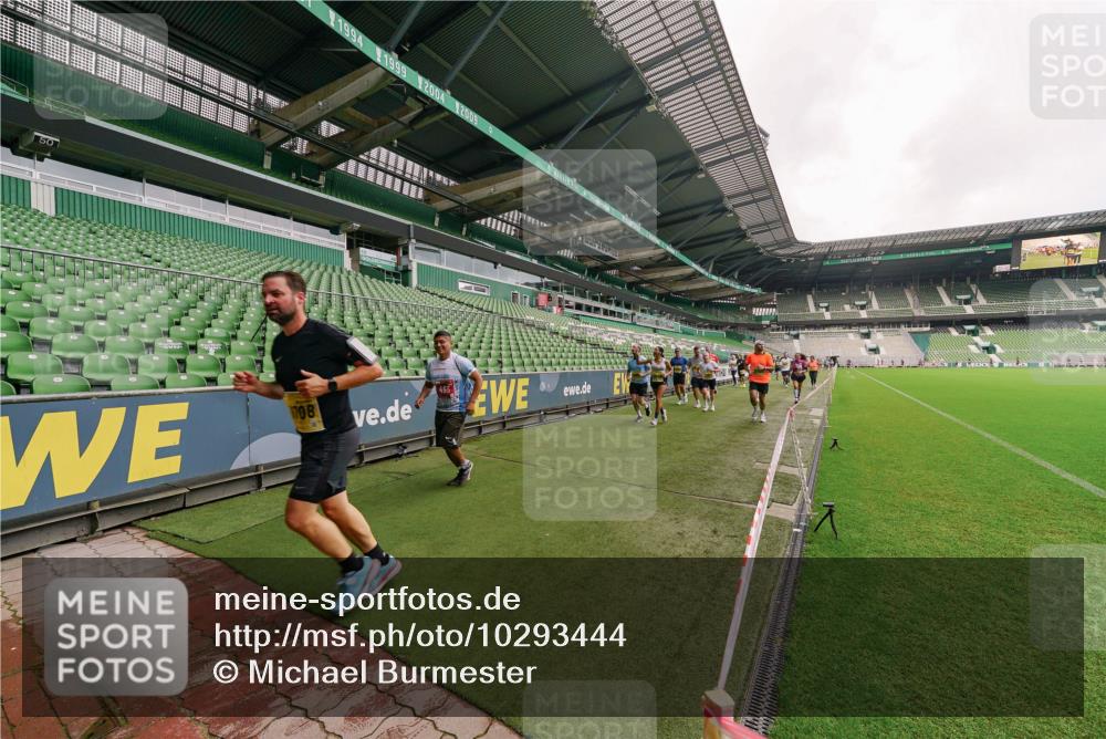 13.09.2026 - 21. swb-Marathon Bremen Michael Burmester http://msf.ph/oto/10293444 13.09.2026 10:32:03 Laufen im Stadion 10141, 10146, 10174, 10203, 10222, 10226, 10227, 10243, 10246, 10249, 10255, 10256, 10281, 10284, 10322, 10365, 10372, 10410, 10443, 10448, 10471, 10478, 10479, 10486, 10503, 10517, 10518, 10529, 10540, 10543, 10550, 10555, 10565, 10577, 10579, 10589, 10608, 10610, 10626, 10631, 10646, 10670, 10675, 10684, 10685, 10690, 10703, 10704, 10707, 10708, 10714, 10721, 10725, 10757, 10765, 10771, 10798, 10821, 10822, 10838, 10886, 11350, 11379 meine-sportfotos.de