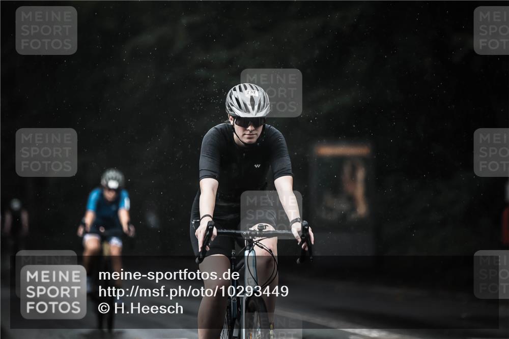 13.09.2026 - Stadtparktriathlon H.Heesch http://msf.ph/oto/10293449 13.09.2026 11:39:34 Radfahren 737, 757, 825, 917 meine-sportfotos.de