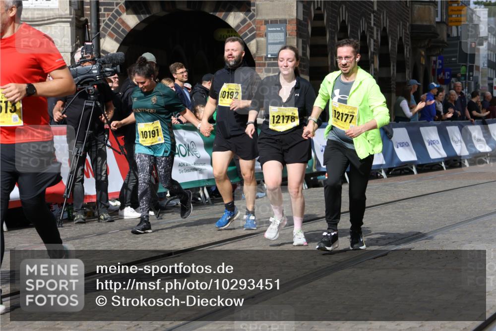 13.09.2026 - 21. swb-Marathon Bremen Strokosch-Dieckow http://msf.ph/oto/10293451 13.09.2026 11:18:23 Ziel 10137, 10459, 10513, 10713, 11482, 11808, 11829, 11943, 12023, 12373, 10176, 10194, 10535, 10600, 10895, 10899, 10997, 12371, 12561 meine-sportfotos.de