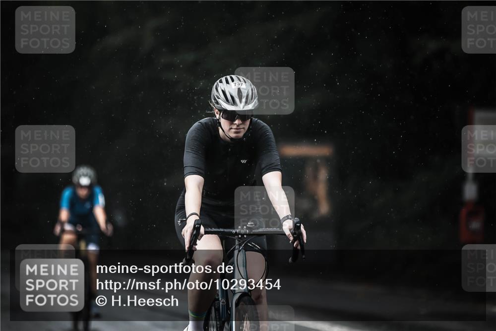 13.09.2026 - Stadtparktriathlon H.Heesch http://msf.ph/oto/10293454 13.09.2026 11:39:34 Radfahren 737, 757, 825, 917 meine-sportfotos.de