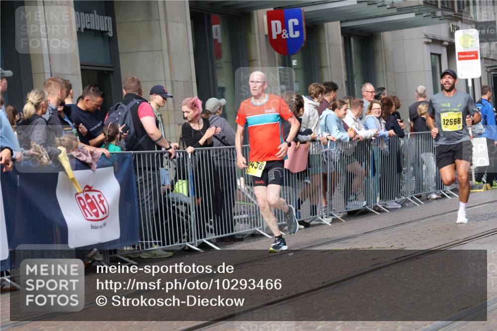 13.09.2026 - 21. swb-Marathon Bremen Strokosch-Dieckow http://msf.ph/oto/10293466 13.09.2026 10:45:49 Ziel 10436, 10447, 10992, 11706, 11925, 11926, 11956, 12556, 12557, 13529, 13609, 13612, 13640, 10352, 10464, 10536, 10541, 10583, 10987, 11015, 11063, 11088, 11209, 11279, 11559, 11749, 11762, 11845, 12033, 12069, 12087, 12290, 12355, 13532, 13595, 13628 meine-sportfotos.de