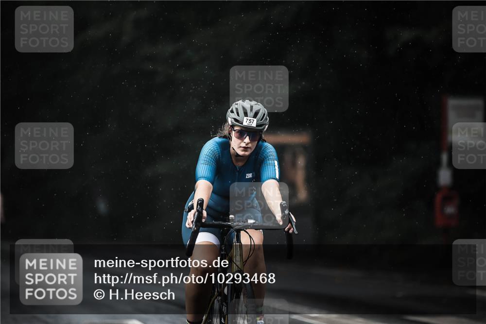 13.09.2026 - Stadtparktriathlon H.Heesch http://msf.ph/oto/10293468 13.09.2026 11:39:36 Radfahren 618, 737, 757, 825, 858, 917 meine-sportfotos.de