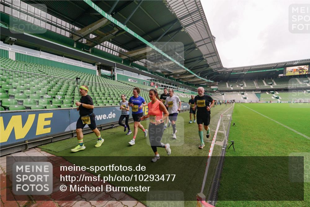13.09.2026 - 21. swb-Marathon Bremen Michael Burmester http://msf.ph/oto/10293477 13.09.2026 10:32:12 Laufen im Stadion 10067, 10141, 10146, 10203, 10222, 10226, 10227, 10243, 10246, 10249, 10255, 10256, 10284, 10300, 10322, 10365, 10372, 10379, 10410, 10443, 10448, 10471, 10478, 10479, 10486, 10503, 10517, 10518, 10529, 10540, 10543, 10550, 10555, 10565, 10577, 10579, 10589, 10608, 10610, 10626, 10631, 10646, 10670, 10675, 10684, 10685, 10690, 10703, 10704, 10707, 10708, 10721, 10725, 10757, 10771, 10798, 10821, 10822, 10838, 11350, 11379 meine-sportfotos.de