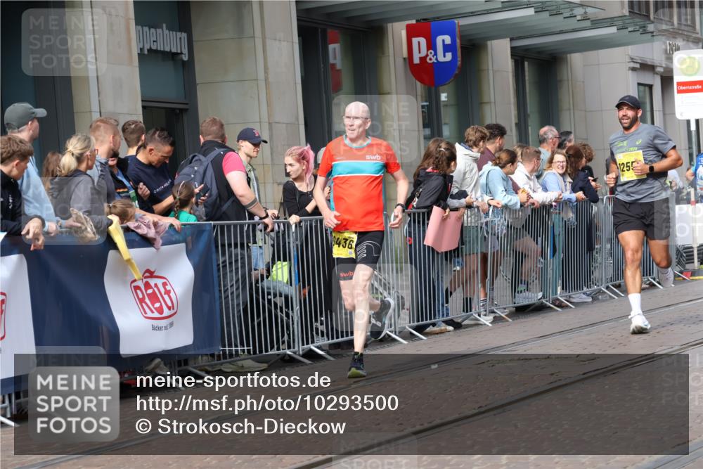 13.09.2026 - 21. swb-Marathon Bremen Strokosch-Dieckow http://msf.ph/oto/10293500 13.09.2026 10:45:49 Ziel 10436, 10447, 10992, 11706, 11925, 11926, 11956, 12556, 12557, 13529, 13609, 13612, 13640, 10352, 10464, 10536, 10541, 10583, 10987, 11015, 11063, 11088, 11209, 11279, 11559, 11749, 11762, 11845, 12033, 12069, 12087, 12290, 12355, 13532, 13595, 13628 meine-sportfotos.de