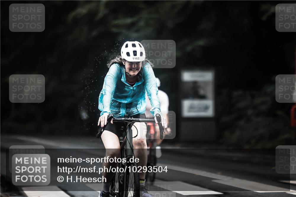 13.09.2026 - Stadtparktriathlon H.Heesch http://msf.ph/oto/10293504 13.09.2026 12:46:56 Radfahren 1162, 1189, 1218 meine-sportfotos.de