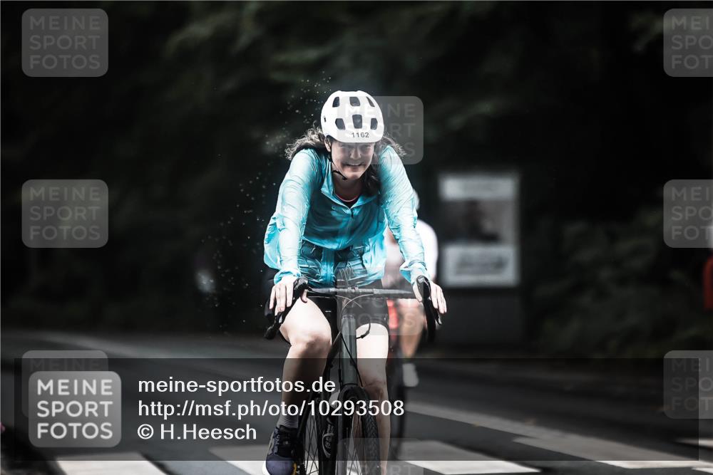 13.09.2026 - Stadtparktriathlon H.Heesch http://msf.ph/oto/10293508 13.09.2026 12:46:56 Radfahren 1162, 1189, 1218 meine-sportfotos.de