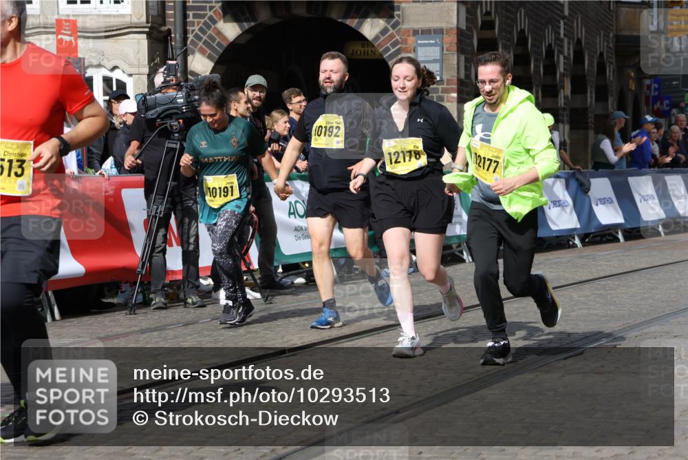 13.09.2026 - 21. swb-Marathon Bremen Strokosch-Dieckow http://msf.ph/oto/10293513 13.09.2026 11:18:23 Ziel 10137, 10459, 10513, 10713, 11482, 11808, 11829, 11943, 12023, 12373, 10176, 10194, 10535, 10600, 10895, 10899, 10997, 12371, 12561 meine-sportfotos.de