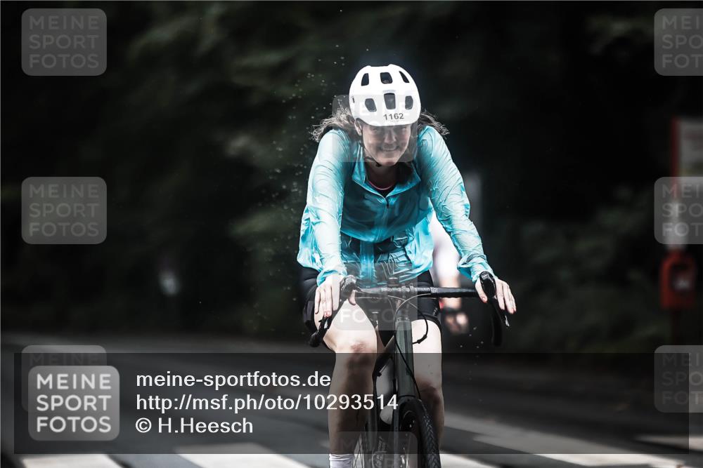 13.09.2026 - Stadtparktriathlon H.Heesch http://msf.ph/oto/10293514 13.09.2026 12:46:56 Radfahren 1162, 1189, 1218 meine-sportfotos.de