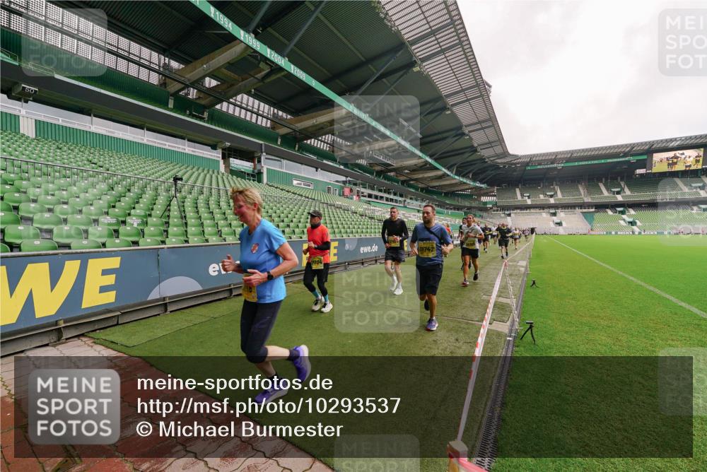 13.09.2026 - 21. swb-Marathon Bremen Michael Burmester http://msf.ph/oto/10293537 13.09.2026 10:32:31 Laufen im Stadion 10067, 10078, 10146, 10166, 10184, 10203, 10211, 10222, 10226, 10243, 10246, 10249, 10255, 10256, 10284, 10300, 10322, 10365, 10372, 10374, 10379, 10383, 10394, 10410, 10443, 10471, 10478, 10479, 10486, 10494, 10503, 10517, 10518, 10529, 10540, 10543, 10550, 10555, 10565, 10577, 10579, 10589, 10608, 10610, 10626, 10631, 10646, 10670, 10675, 10684, 10685, 10690, 10703, 10704, 10707, 10708, 10721, 10725, 10728, 10745, 10771, 10794, 10798 meine-sportfotos.de